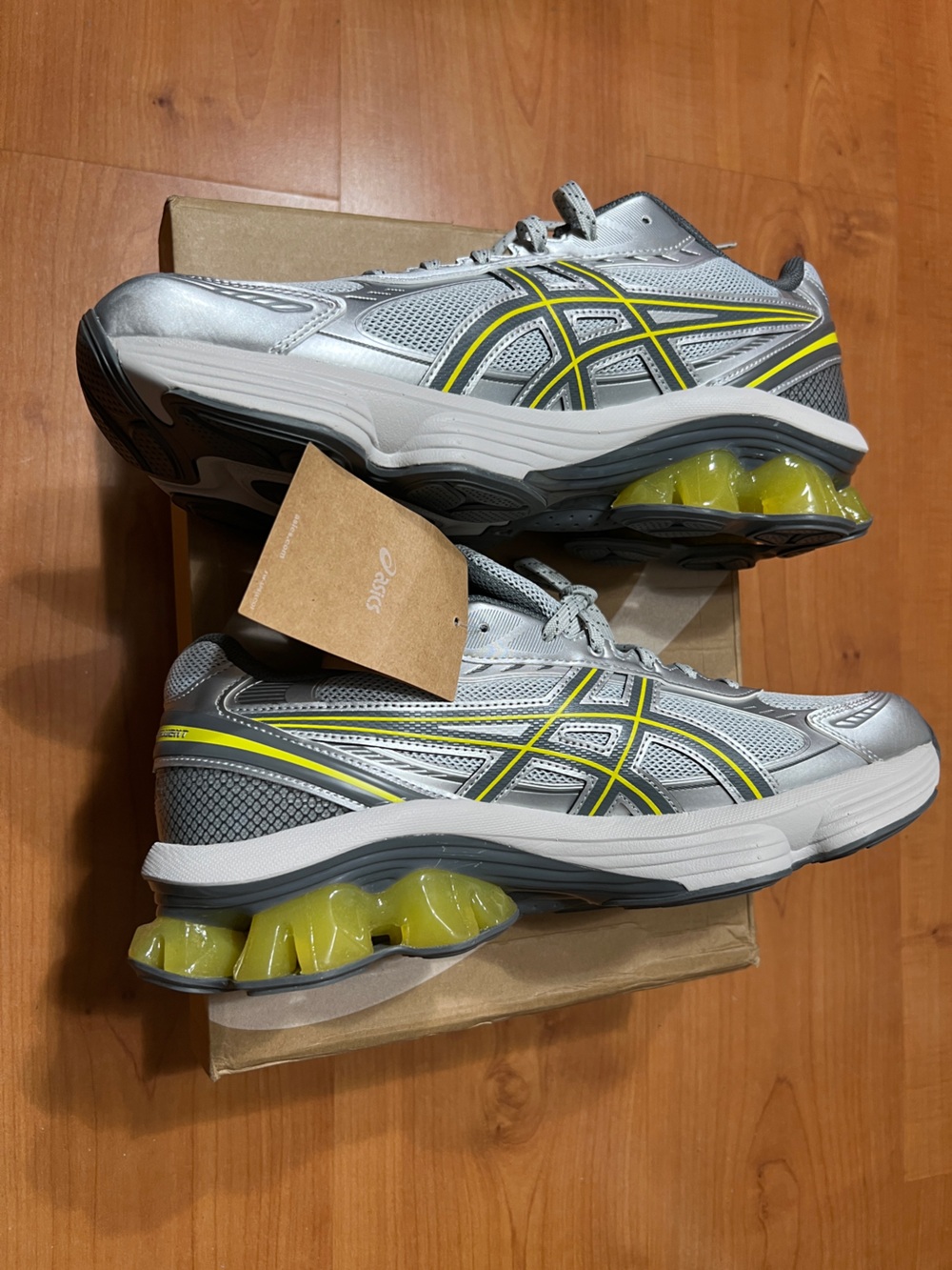 ASICS gel kinetics fluent Silver and Yellow Men's Athletic Running Shoes
